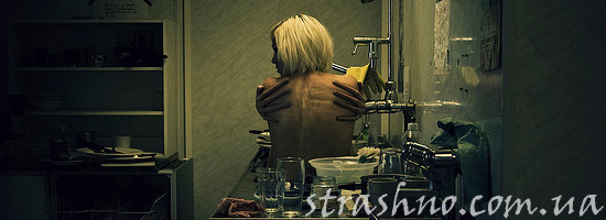 Мистический призрак в зеркале