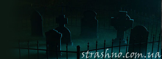 Девичник на Хэллоуин возле кладбища