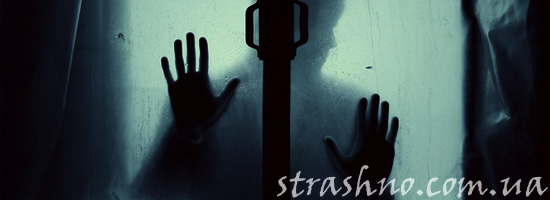 Силуэт в окне