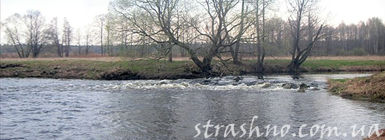 Бурная холодная река