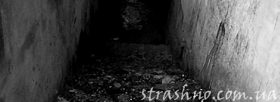 Лестница в страшный подвал