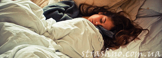 Домовой пристает к спящей девушке