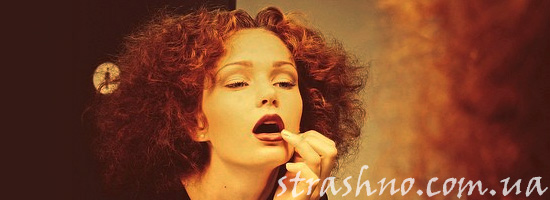 Красная женщина