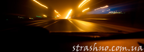 Машина на дороге