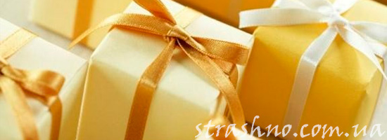 Упакованные подарки для школьниц