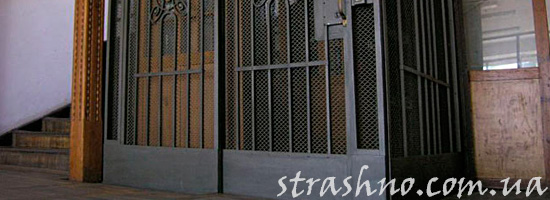 Странный старый лифт