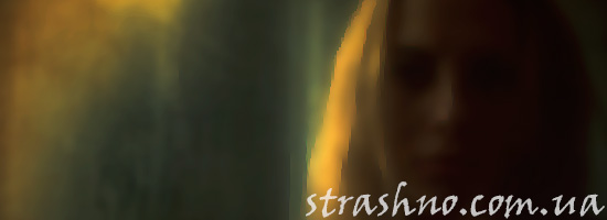 Лицо матери в окне