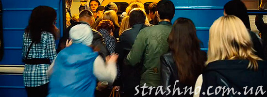 Толпа в метро