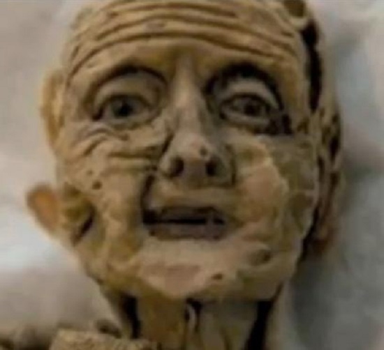 мистическая старящаяся кукла