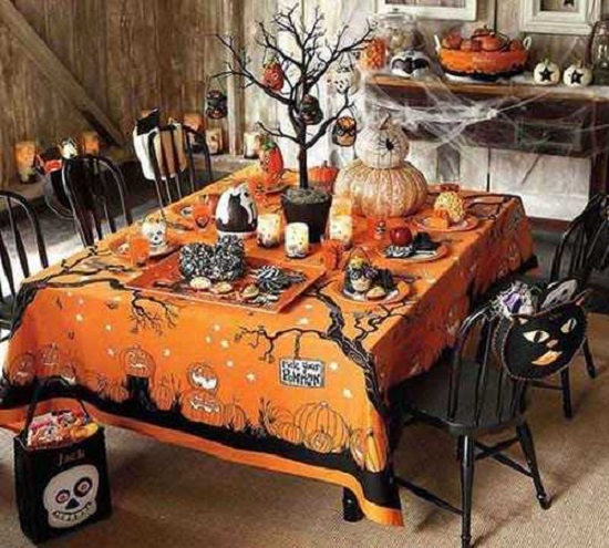 стол на Хэллоуин