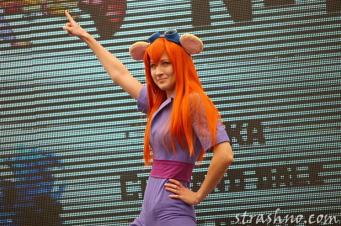 Милый костюм для девушки