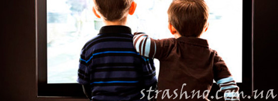 Дети перед телевизором