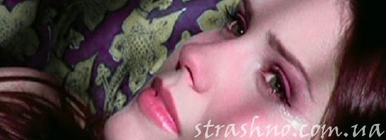 мистика девушка лёжа плачет