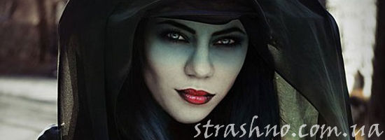 женщина в чёрном на хэллоуин