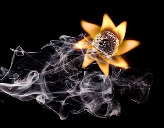 дымовая вертушка из горящих спичек