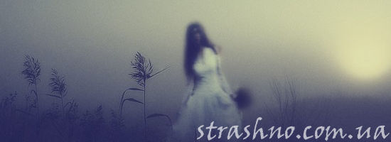 призрачная девушка в светлом платье