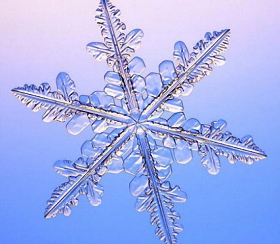 красивая снежинка