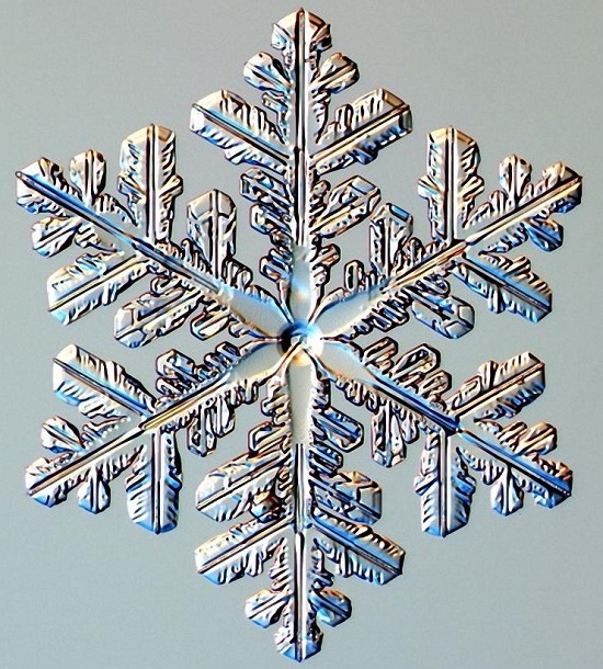 снежинка под микроскопом