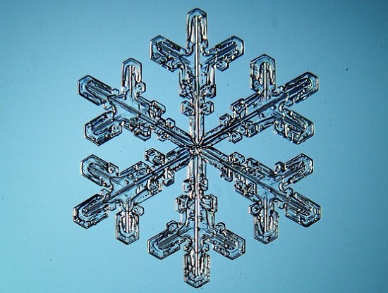 необычная снежинка