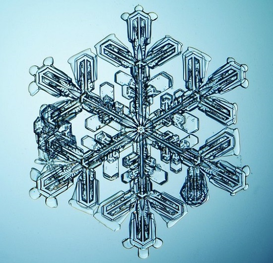 необычная снежинка