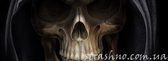 череп в капюшоне