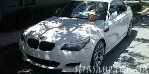 кирпич на капоте