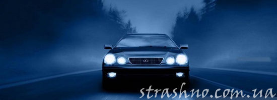 Лексус на ночной дороге