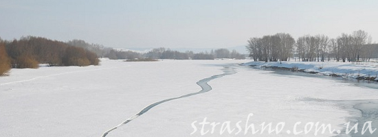 река во льду