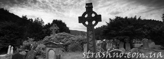 темное кладбище