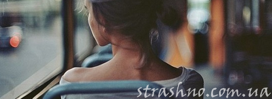 девушка в автобусе
