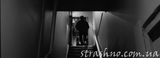 темный подъезд