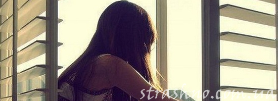 девушка у окна