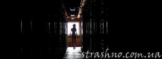 тёмный коридор