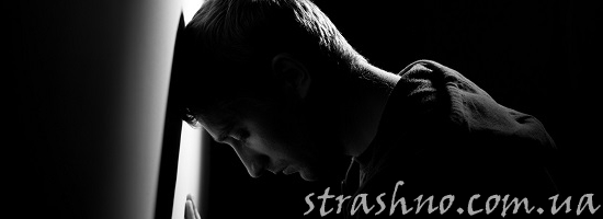 парень у стены