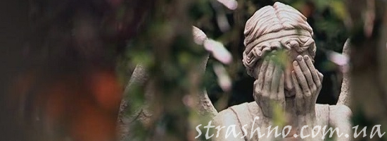 статуя на кладбище