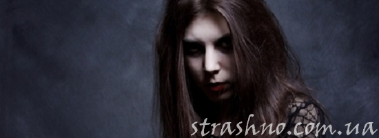 чёрная женщина в раздумье