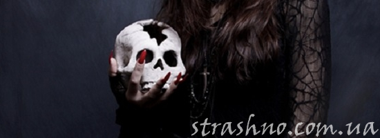 череп в руке