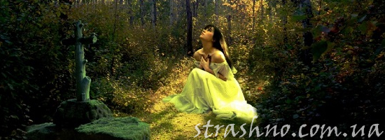 девушка на кладбище