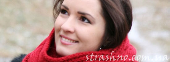 девушка в красном шарфе