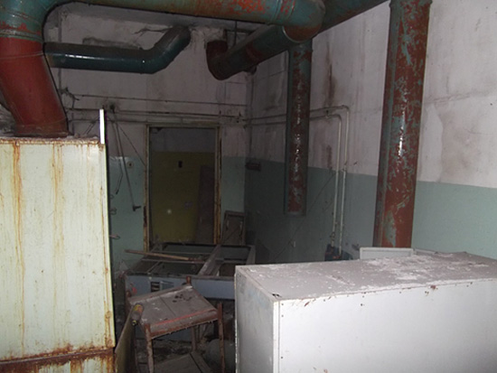 Разгром внутри заброшки