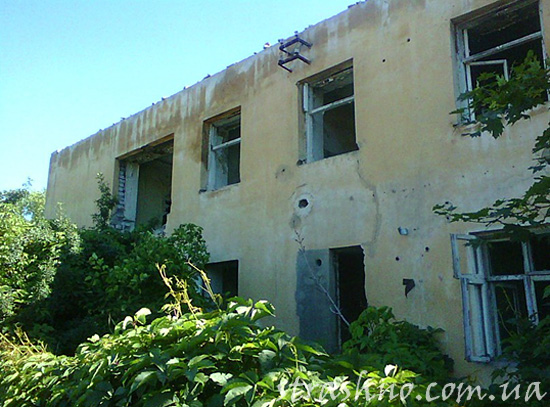 Аварийный дом пятидесятых годов постройки