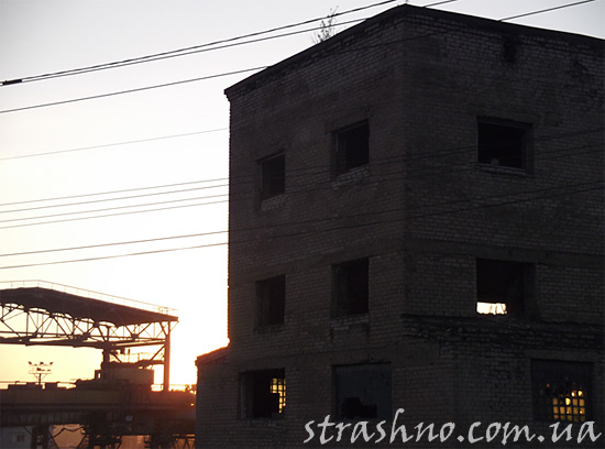 Странное заброшенное здание