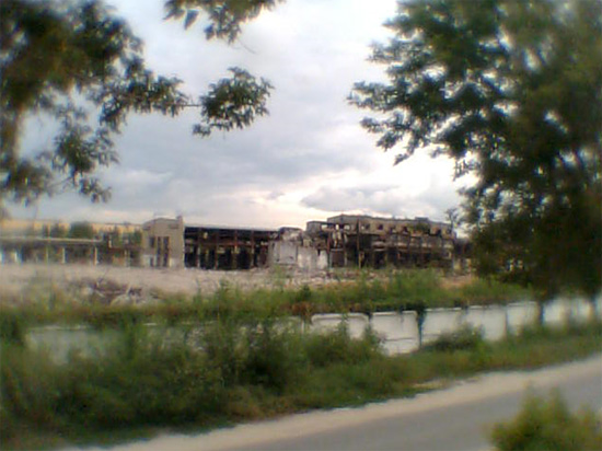 полузаброшенный завод