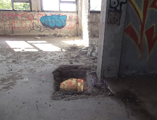 Дыра в полу