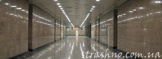 коридор со множеством дверей