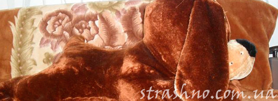 Большой плюшевый пес