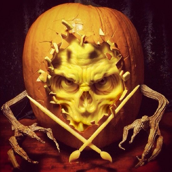 скелет из тыквы на Halloween