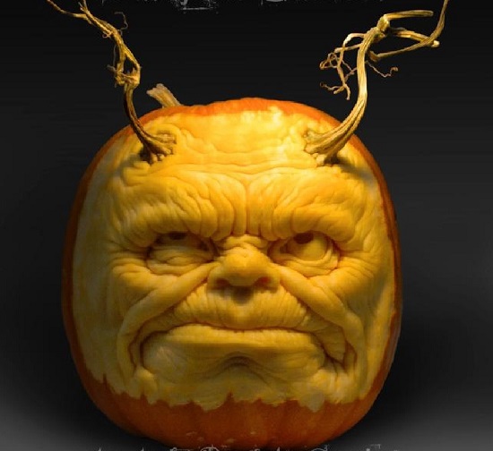 монстр из тыквы на Halloween