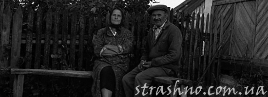 Дед и баба на лавочке