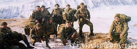 рота солдат в горах Кавказа
